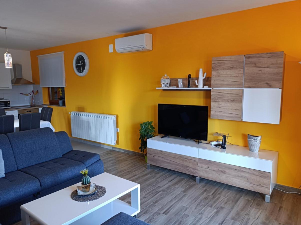 Apartman Biba Лабин Екстериор снимка